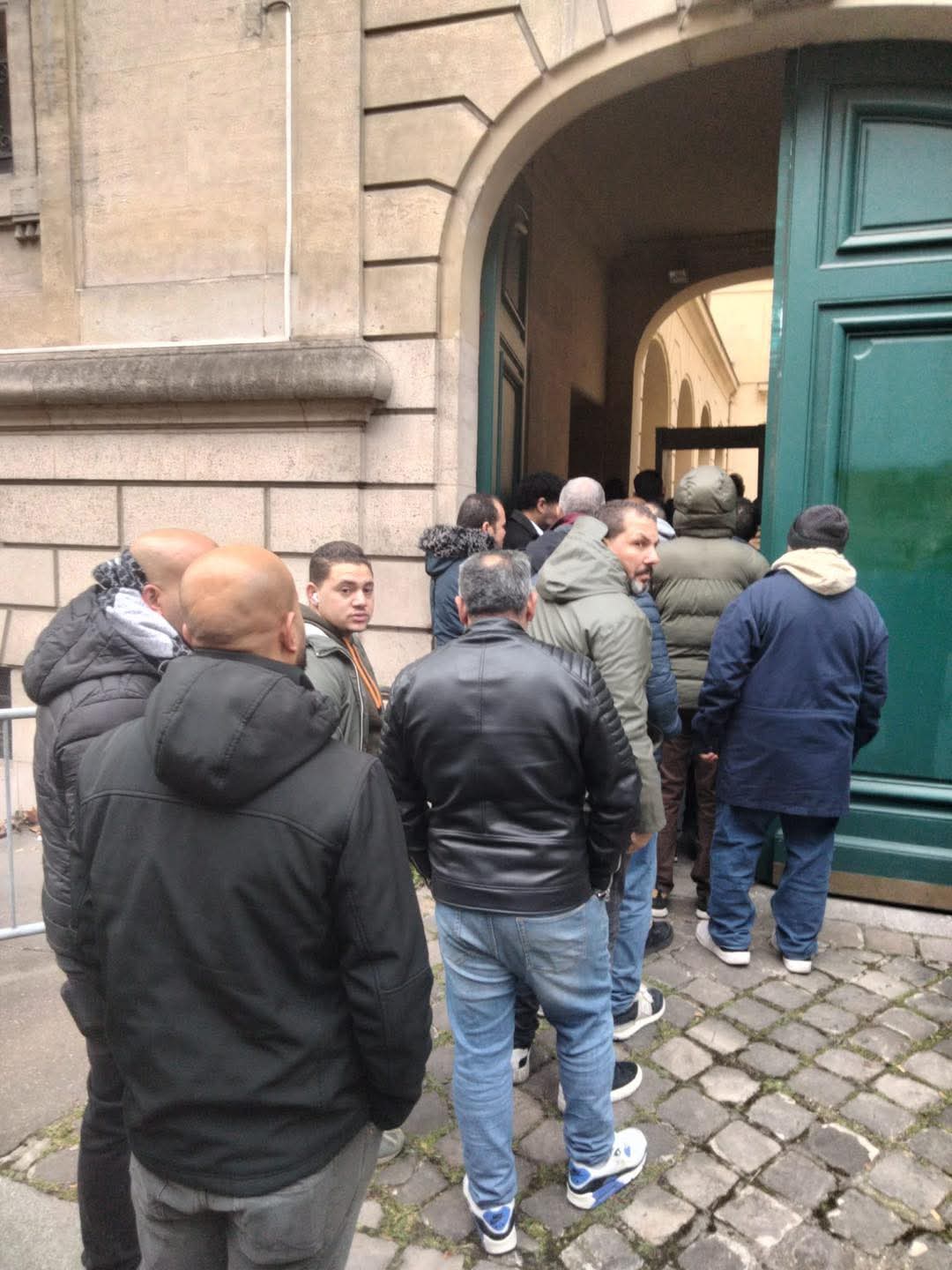 المصريين في فرنسا يواصلون الإدلاء بأصواتهم في أول أيام تصويت المصريين بالخارج في انتخابات مجلس النواب 2025