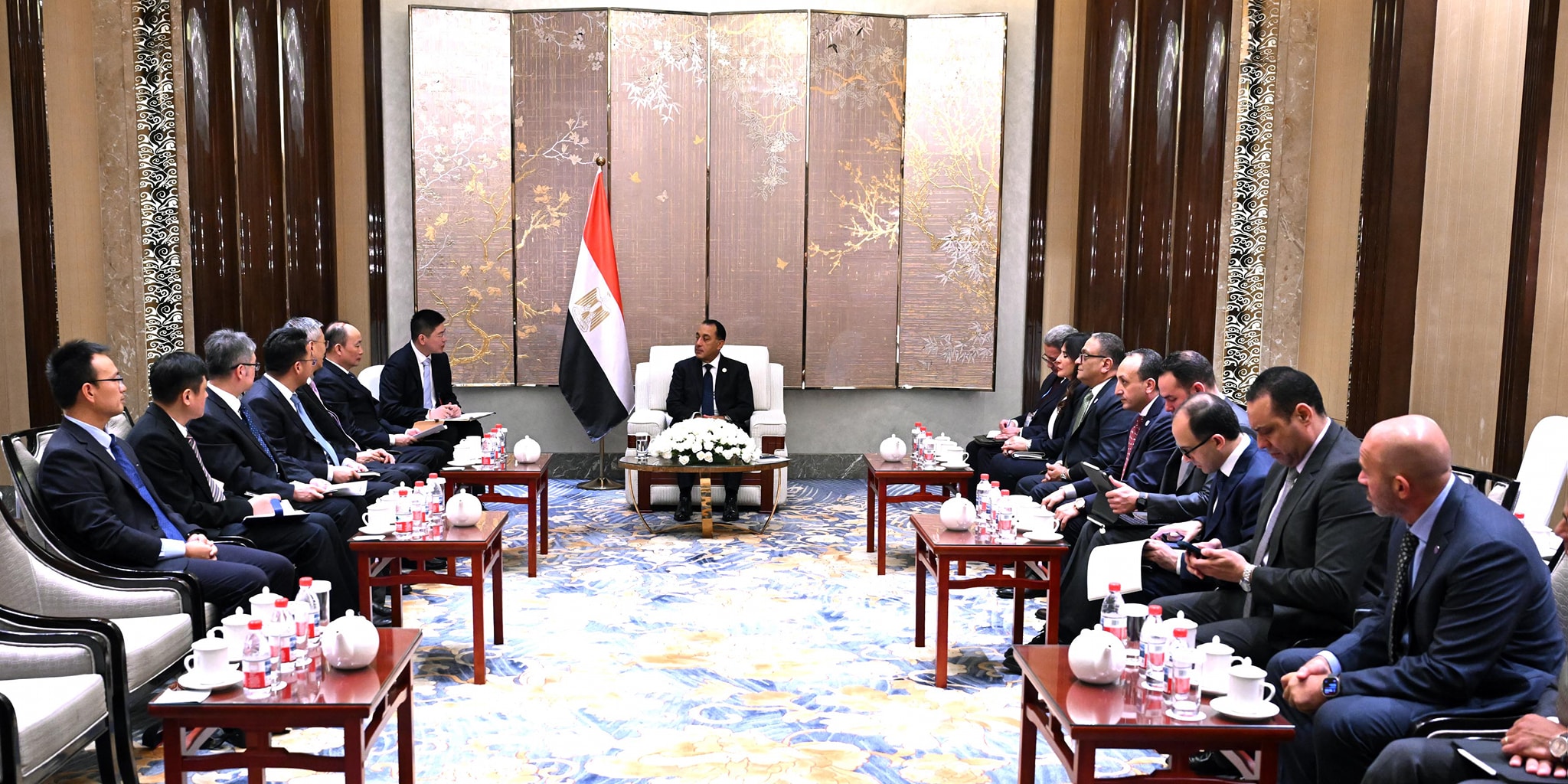 مدبولي يبحث مع رئيس شركة CNCEC الصينية تعزيز استثمارات البتروكيماويات في مصر