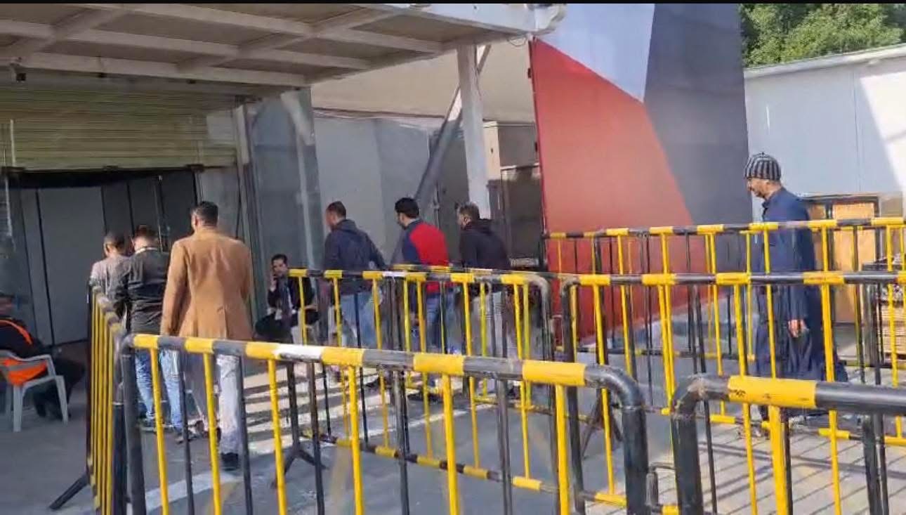 توافد المواطنين على لجان التصويت بالسفارة المصرية في الكويت