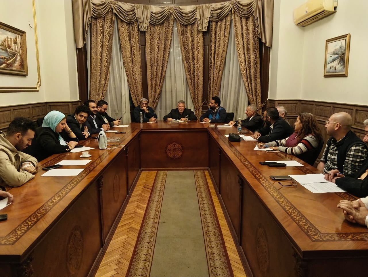 اجتماع حاسم داخل حزب المحافظين لمواجهة تطورات الانتخابات وإعادة تشكيل المشهد