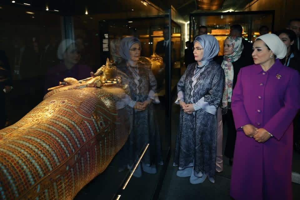 السيدة انتصار السيسي تصطحب أمينة أردوغان في زيارة للمتحف المصري الكبير