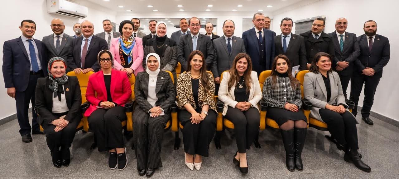 السياسة بوجه شاب: جيل جديد على قمة الأحزاب المصرية