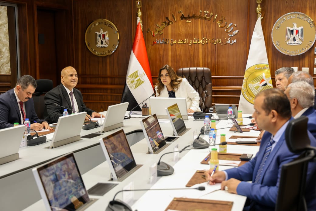 عبر الفيديو كونفرانس: وزيرة التنمية المحلية تتابع سير العملية الانتخابية مع المحافظين