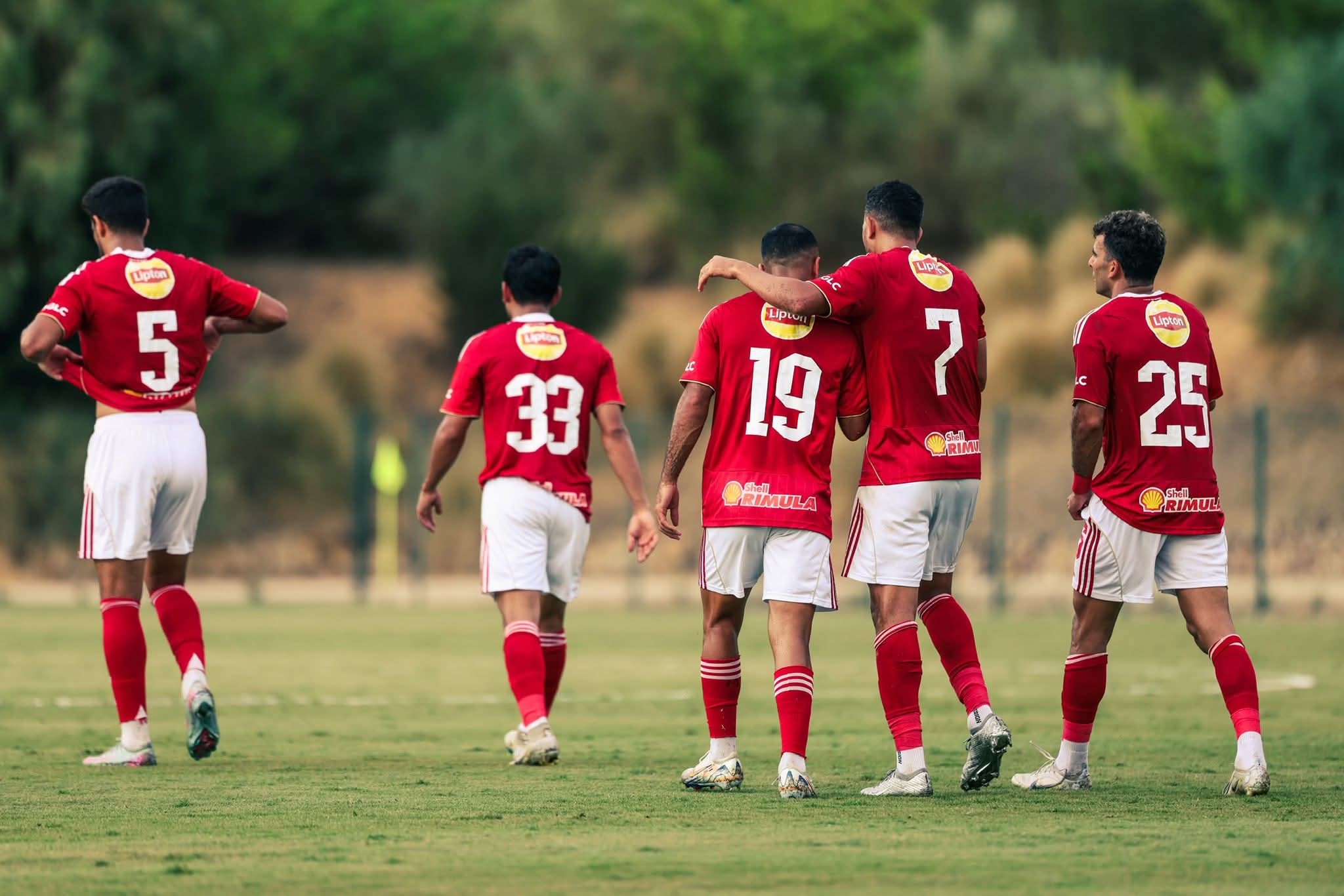 عرض أوروبي للاعب الأهلي يربك حسابات ريبييرو