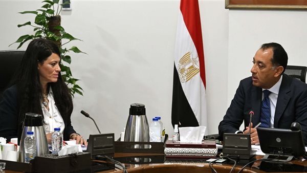 مدبولي يتابع استعدادات إطلاق "السردية الوطنية للتنمية الاقتصادية" مع وزيرة التخطيط
