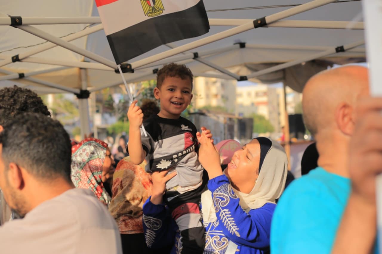 إقبال ملحوظ من المواطنين على مدرسة طه حسين بالنزهة في أول أيام التصويت