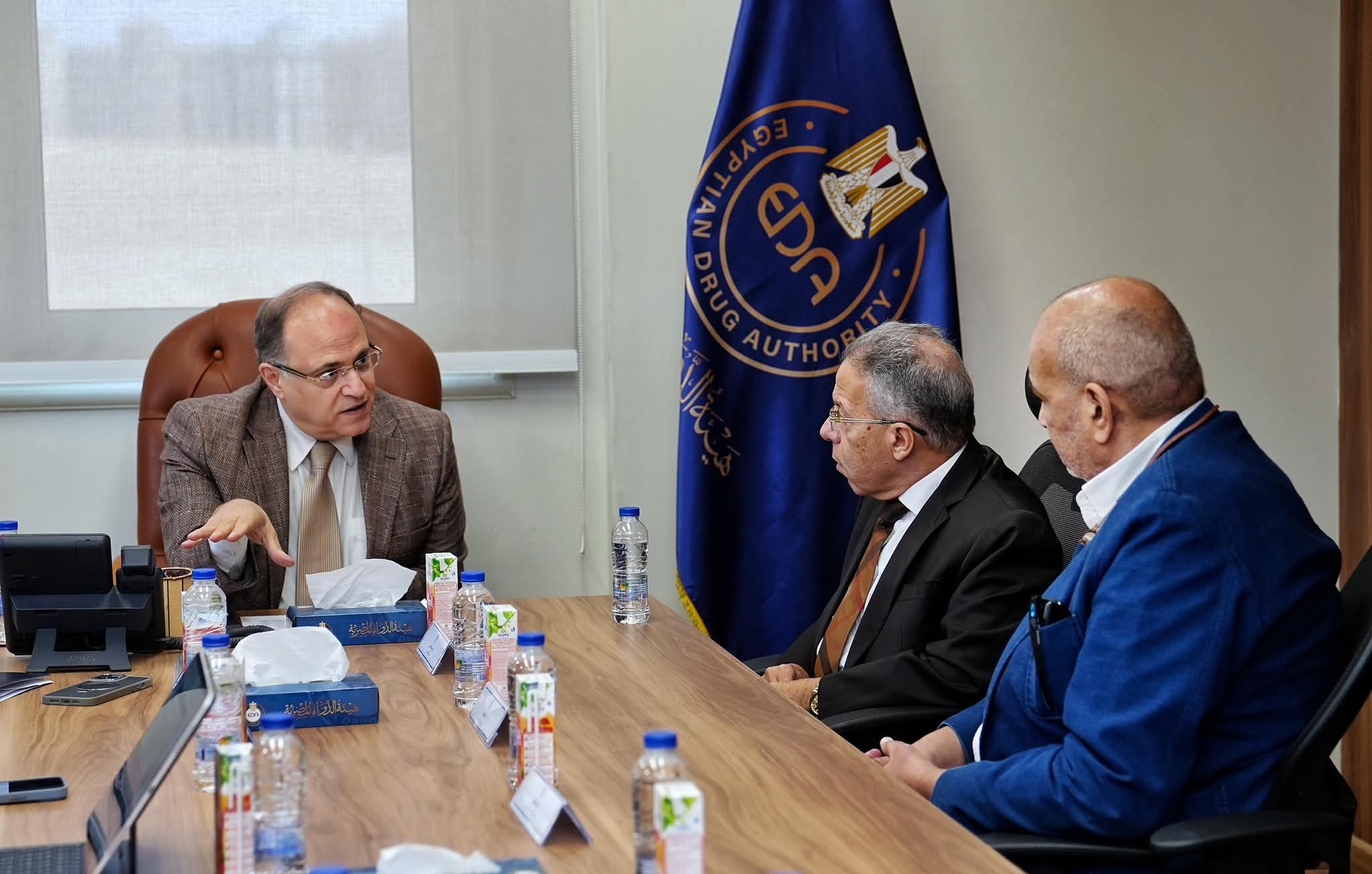 رئيس هيئة الدواء يبحث مع جهاز الدمغة الطبية دعم الصناعة الدوائية وتذليل العقبات أمام الشركات