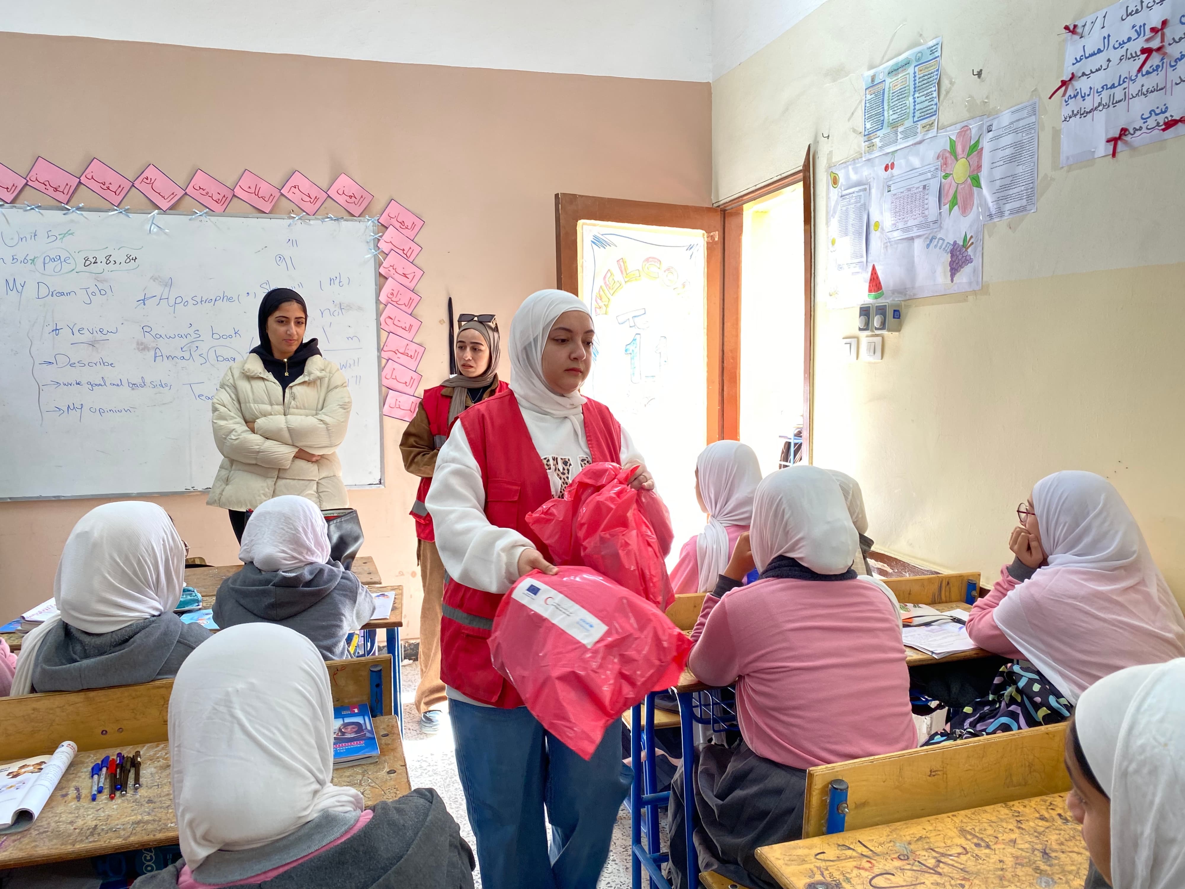 الهلال الأحمر المصري يطلق حملة «وقاية وحماية.. لشتاء آمن» ويوزع حقائب دعم صحي للأطفال والفئات الأولى بالرعاية