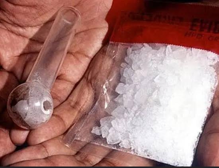الآيس تحت البيت.. صفحة "فيسبوك" تروّج المخدرات على طريقة الـدليفري