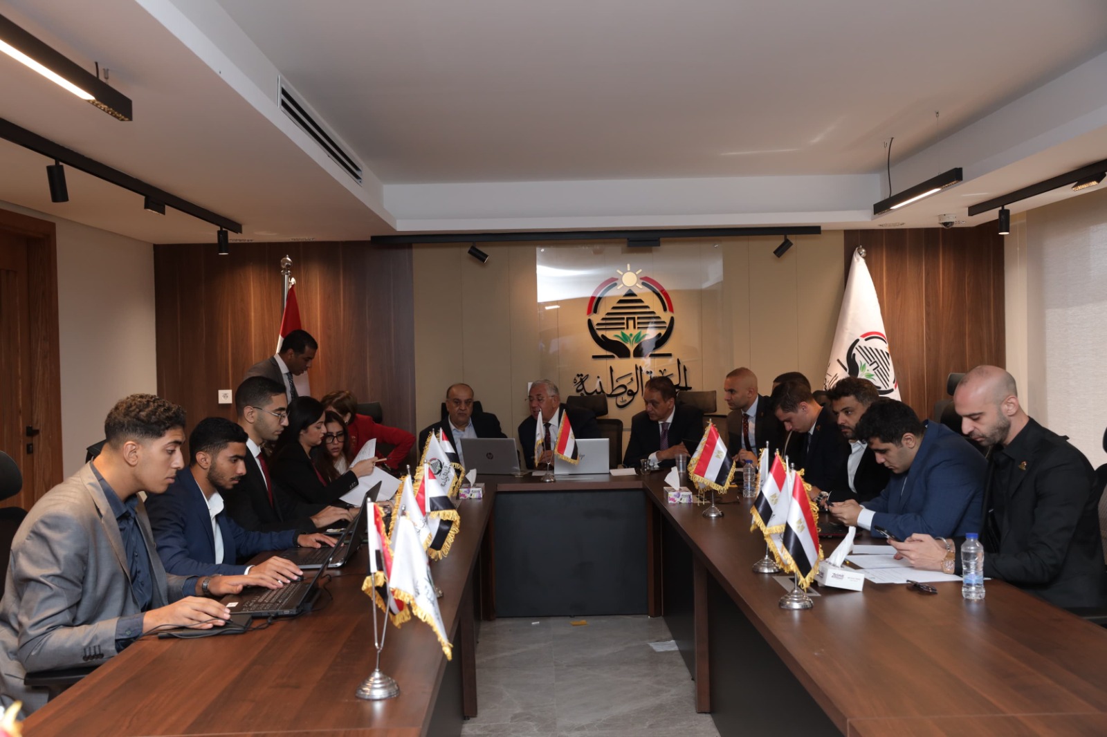 غرفة العمليات المركزية لحزب الجبهة الوطنية تواصل انعقادها لمتابعة انتخابات الشيوخ