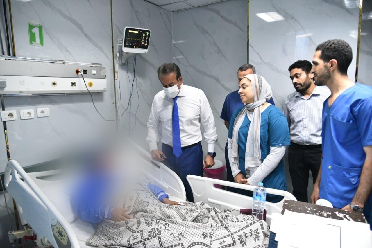 زيارة مفاجئة تقلب الأوضاع في مستشفى الهرم.. قرارات حاسمة من وزير الصحة