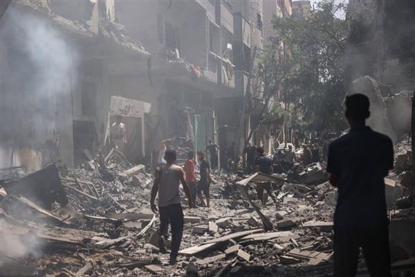غزة تحت النار من جديد.. 10 شهداء وأطفال تحت الأنقاض في غارة إسرائيلية