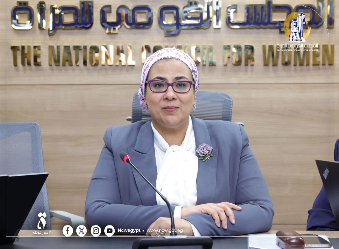 المستشارة أمل عمار تتفقد غرفة العمليات المركزية بالمجلس القومي للمرأة