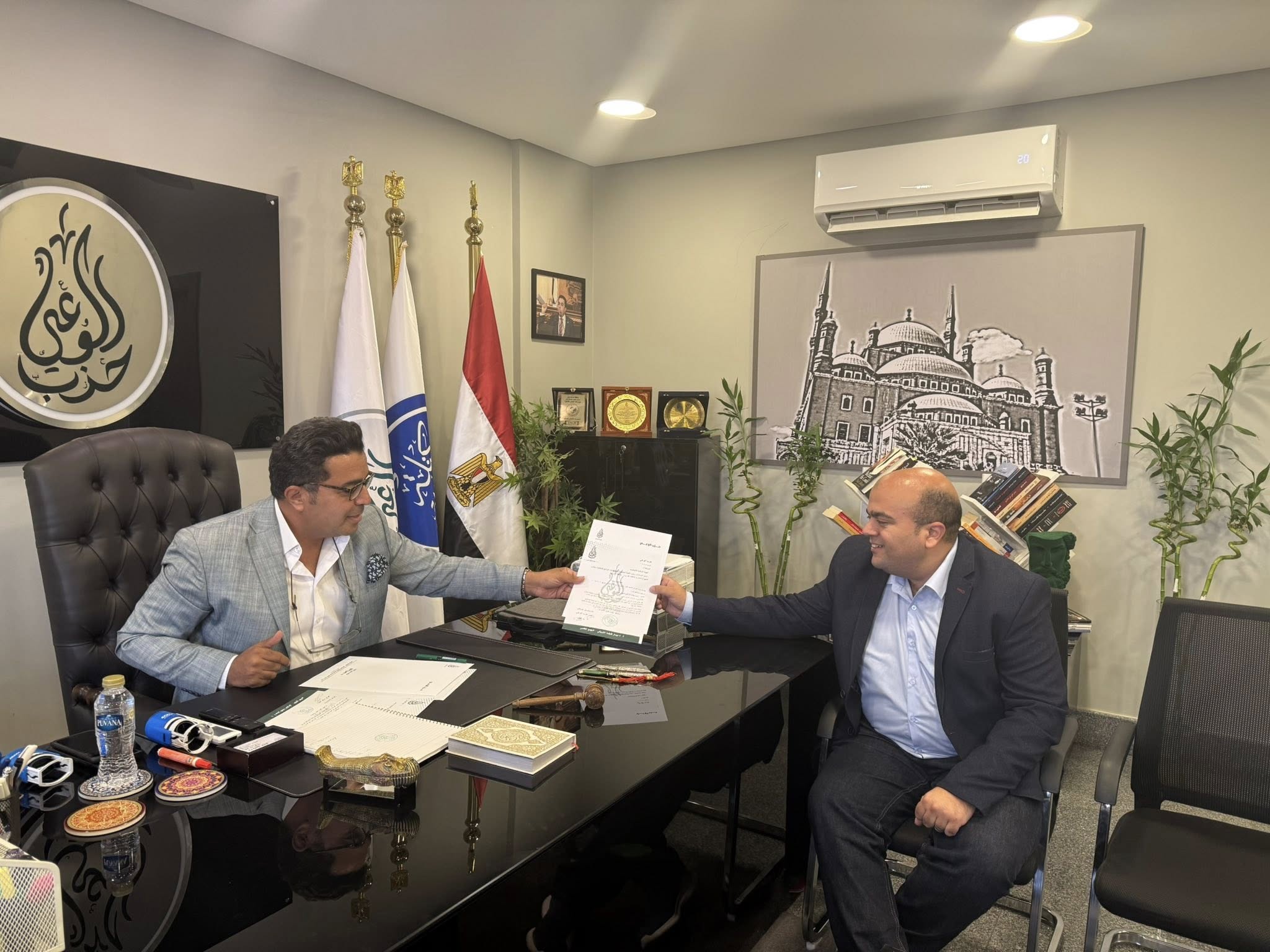 حزب الوعي يصدر الدفعة الأولى من خطابات الترشح لانتخابات مجلس الشيوخ على المقاعد الفردية بـ6 محافظات