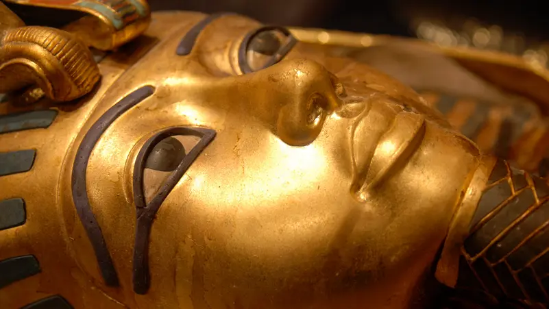 مصر تفتتح المتحف المصري الكبير رسميًا ويعرض لأول مرة مقتنيات توت عنخ آمون كاملة