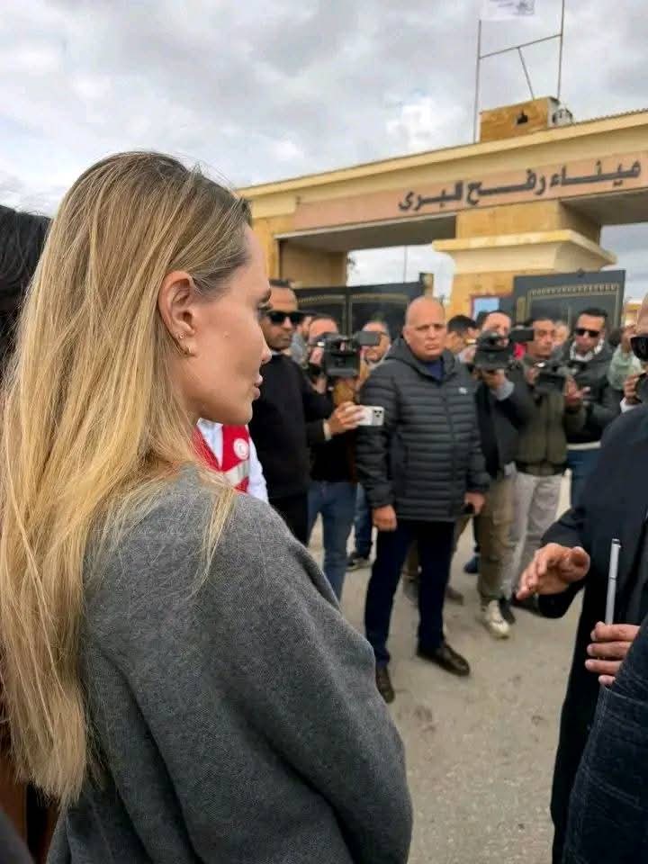 محافظ شمال سيناء يستقبل أنجلينا جولي ويتفقد معبر رفح لتعزيز الدعم الإنساني للفلسطينيين