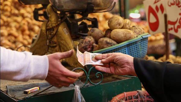من الغلاء إلى التكيّف.. كيف غيّر التضخم أنماط استهلاك المصريين بين 2024 و2025