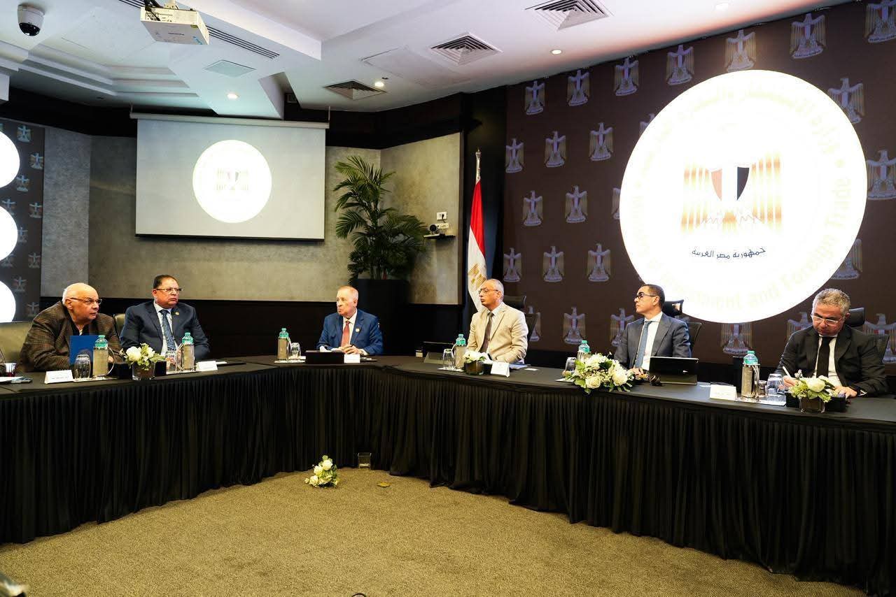 وزير الاستثمار يبحث مع اتحاد المستثمرين سبل دعم الاستثمار المحلي وحماية الصناعة الوطنية