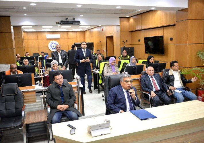 محافظ الدقهلية يتابع كسح مياه الأمطار والأسواق والمراكز التكنولوجية
