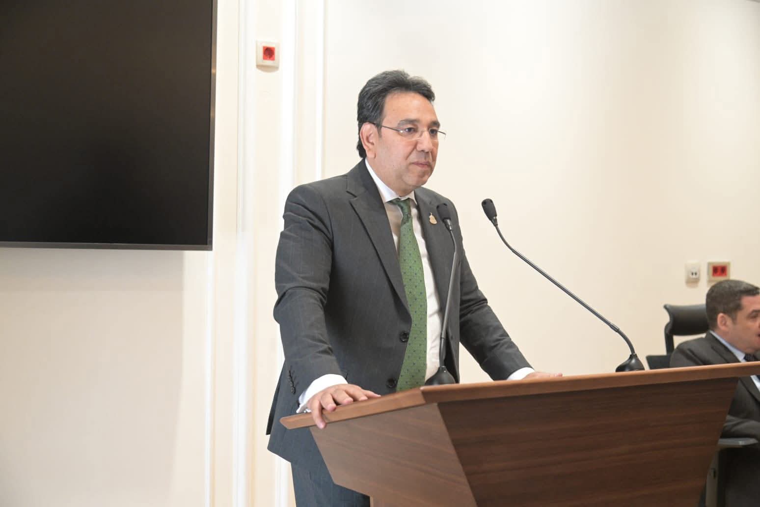النائب أيمن محسب يطالب بتشديد الرقابة بعد تكرار تلوث نهر النيل بالزيوت