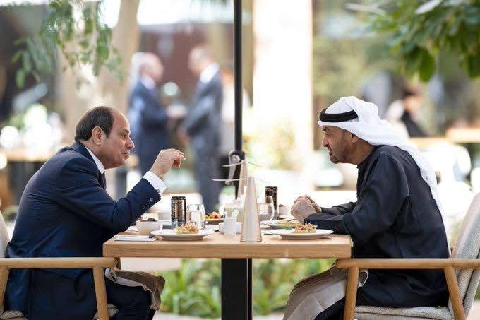 الرئيس السيسي في زيارة أخوية للإمارات.. لقاء ثنائي وغداء عمل مع الشيخ محمد بن زايد لتعزيز العلاقات الثنائية والتنسيق الإقليمي