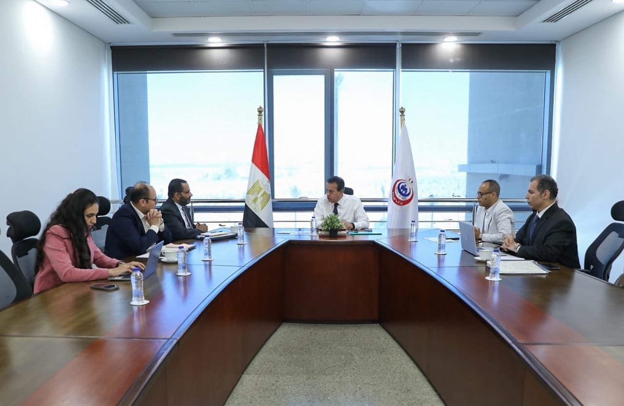 وزير الصحة والسكان يبحث التوسع في الخدمات الطبية لمبادرة رئيس الجمهورية لدعم صحة المرأة