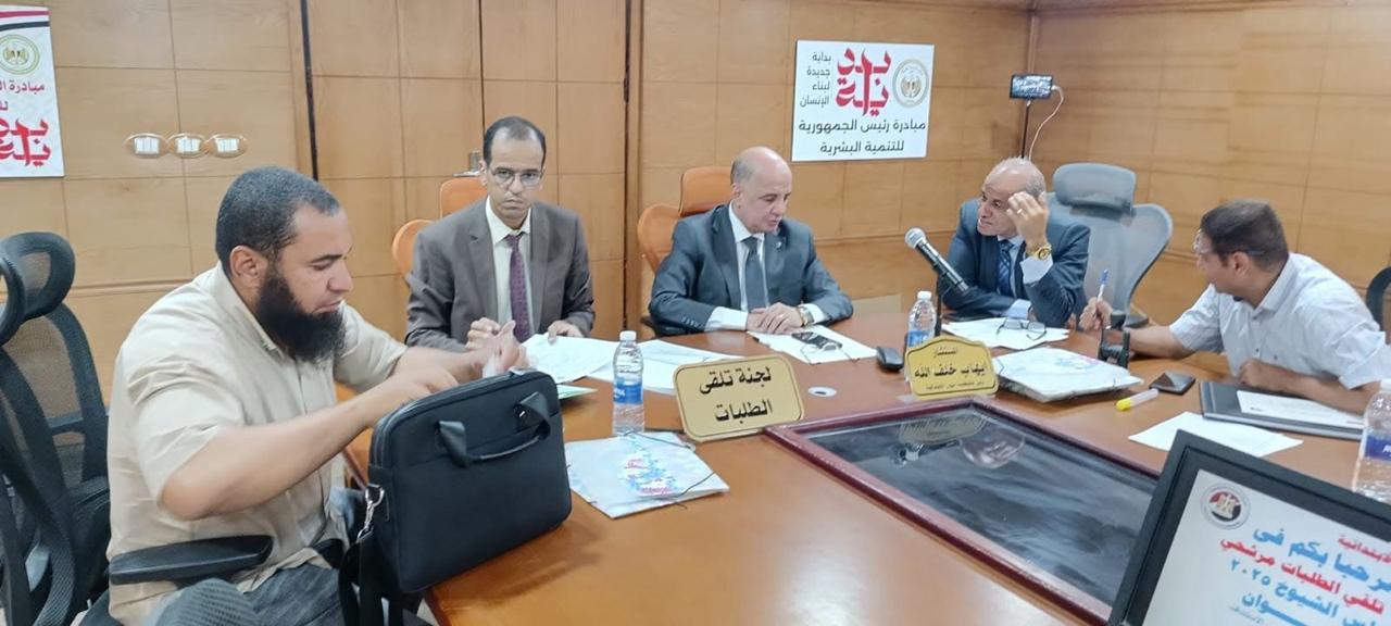 أمين النور بإدفو "متولي العريبي" يتقدم بأوراق ترشحه لانتخابات الشيوخ بأسوان