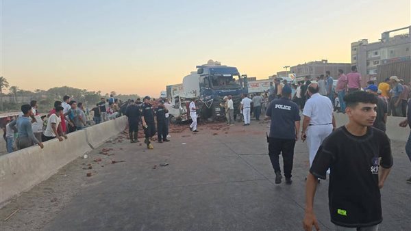 مصرع شخصين وإصابة آخر في حادث تصادم مروع على طريق ميناء دمياط