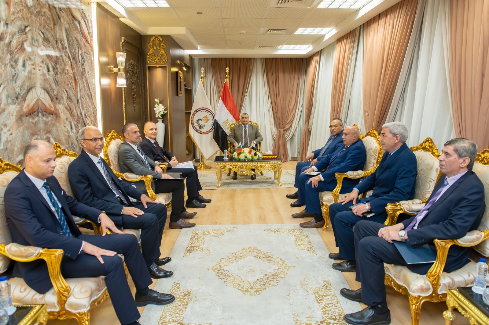 وزير الدولة للإنتاج الحربي يناقش مع سفير بلغاريا بالقاهرة سبل تعزيز التعاون المشترك