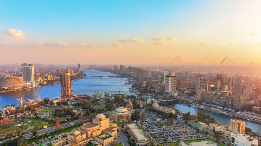 قطاع السياحة المصري يسجل أرقامًا قياسية ويستعد لمضاعفة مساهمته الاقتصادية بحلول 2030"