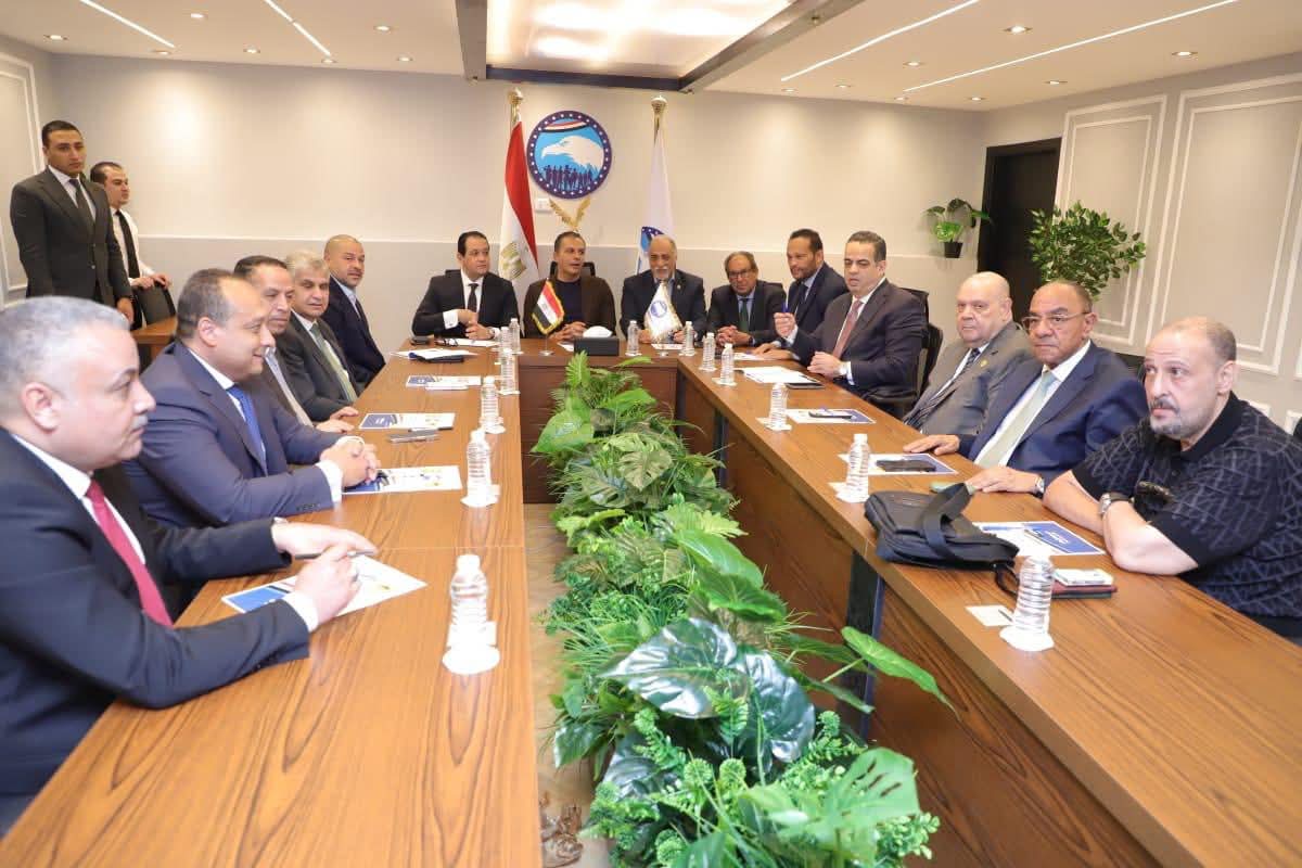 من داخل غرفة العمليات المركزية.. قيادات "مستقبل وطن" تجتمع لوضع الترتيبات النهائية استعدادا لانتخابات "الشيوخ"