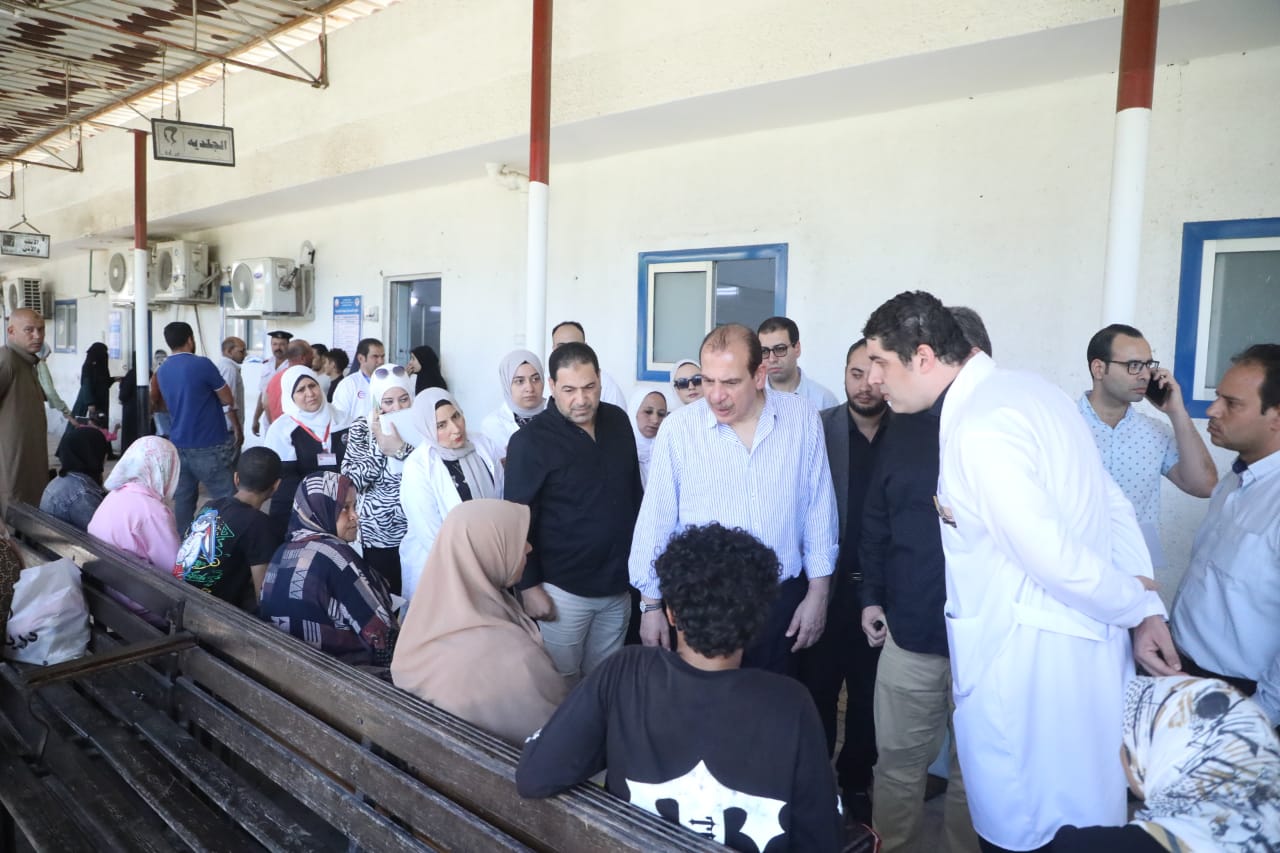 نائب وزير الصحه يجري جولة ميدانية لعدد من المنشآت الطبية بمحافظة كفر الشيخ و التأكد من تطبيق معايير السلامه و الوقايه