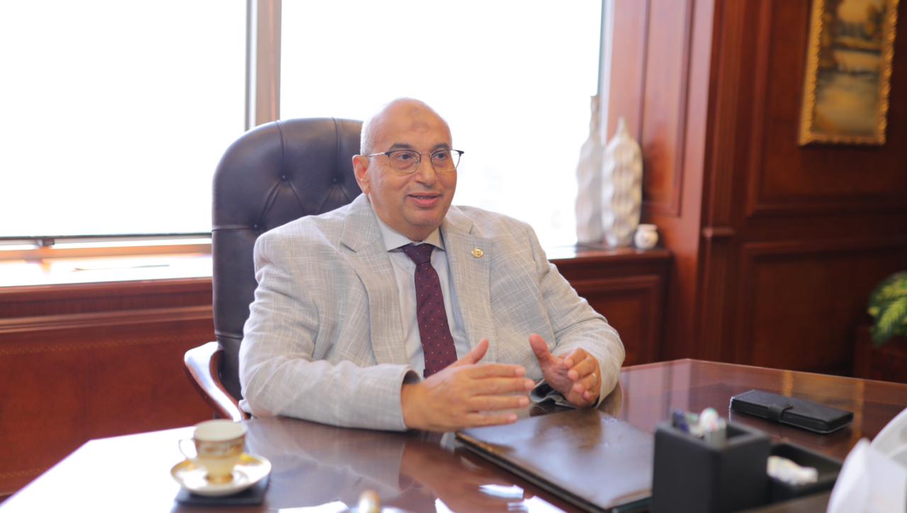 النائب أشرف عبد الغني يطالب بـ " فيتو رئاسي " لإعفاء السكن الخاص من الضريبة العقارية