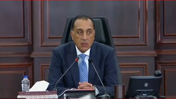 مدبولي يتابع إجراءات السلامة على "الدائري الإقليمي" ويشيد بمنظومة الشكاوى الحكومية