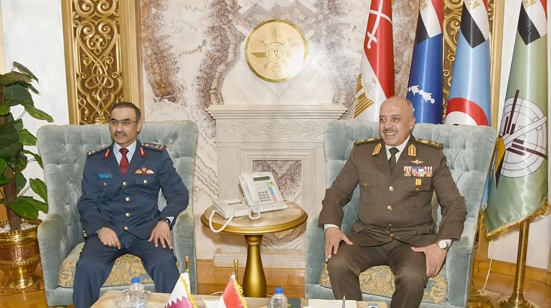 رئيس  أركان القوات المسلحة المصرية يستقبل نظيره القطري