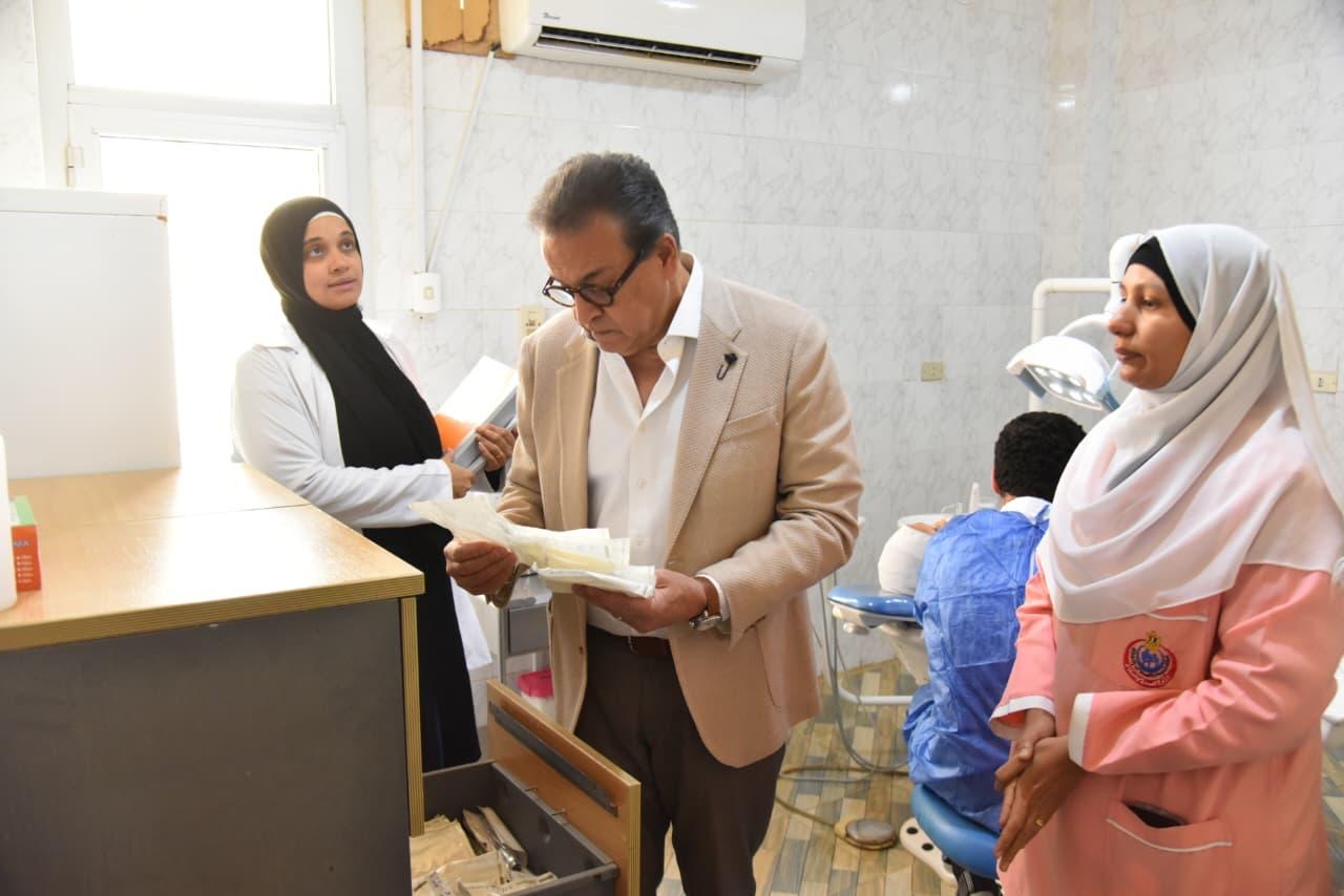 وزير الصحة يجري جولة مفاجئة بمدينة بدر ويوجه بتقليل وقت انتظار المرضى