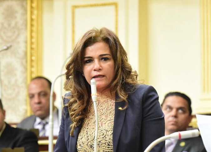 نائبة برلمانية تشيد بقرار تخفيض رسوم ترخيص المحال التجارية