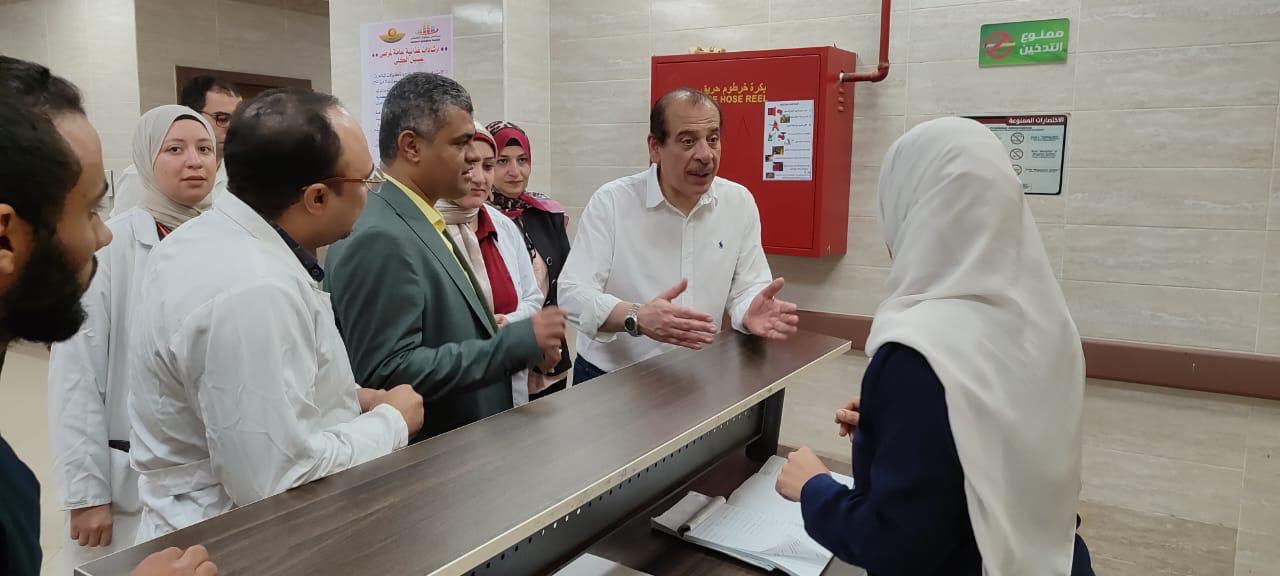 نائب وزير الصحة يتفقد المنشآت الطبية بالمنيا ويوجه بإجراءات عاجلة لتحسين الخدمات