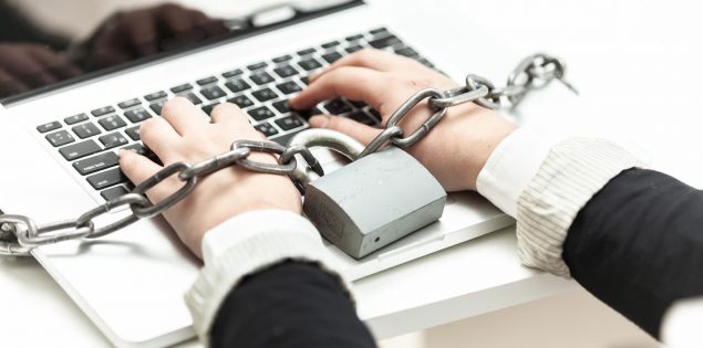 حماية الفضاء الرقمي: كيف يحمي القانون العبث بالمواقع الإلكترونية؟
