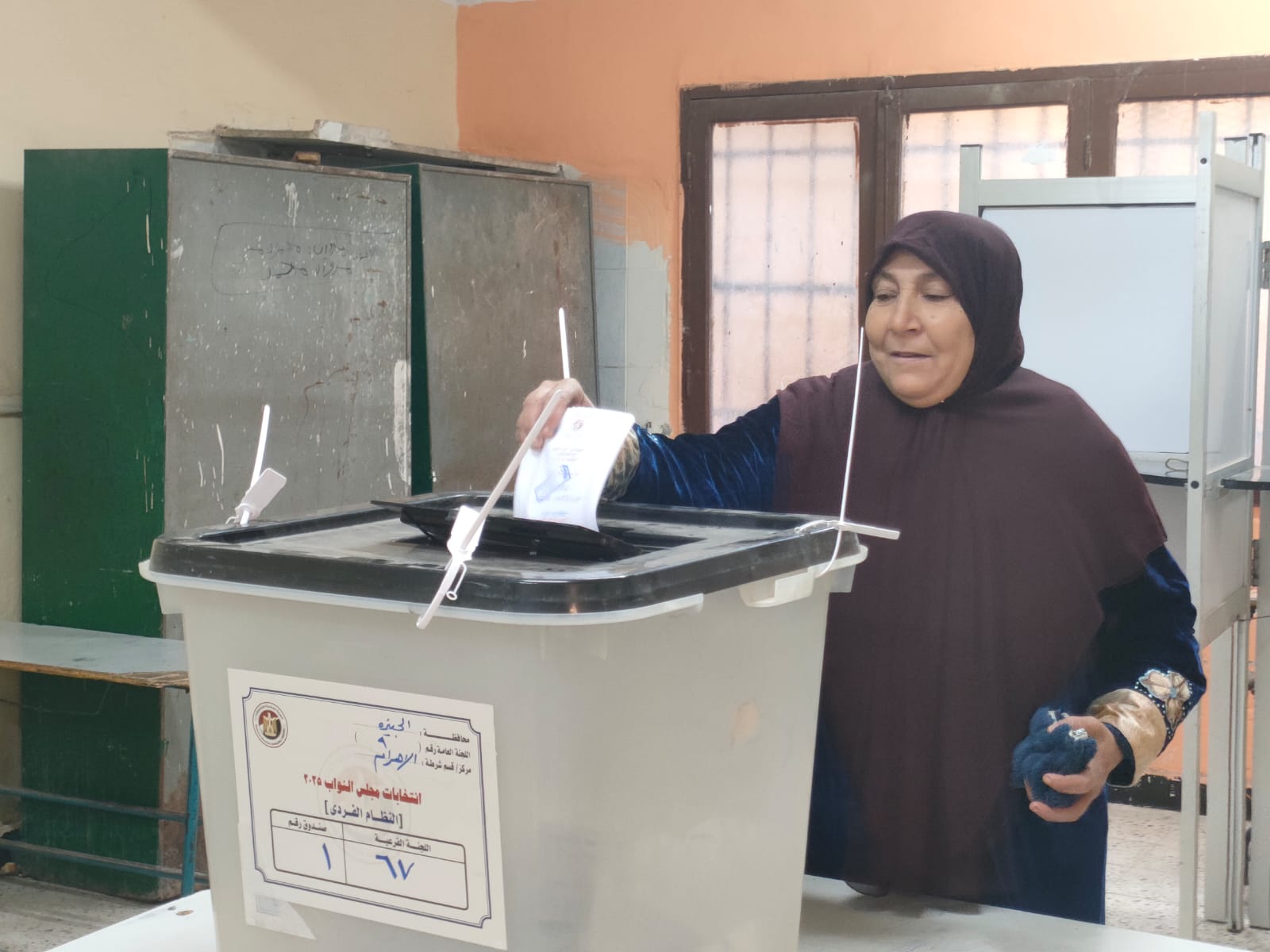 السيدات يفتتحن مشهد الإعادة بدائرة الهرم في انتخابات النواب 2025