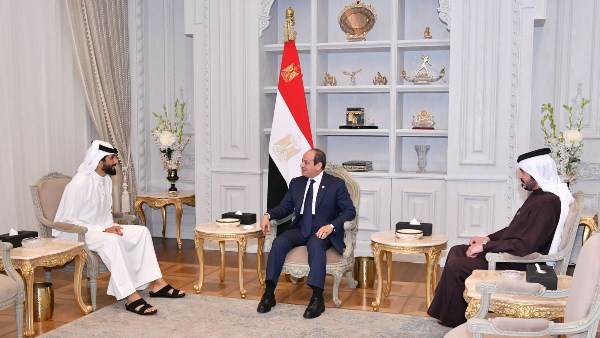 الرئيس يستقبل مستشار الامن الوطني البحريني
