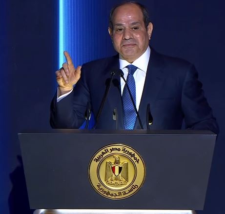 الرئيس السيسي يدعو لدراسة تجارب دولية لتنظيم استخدام الأطفال للهواتف المحمولة