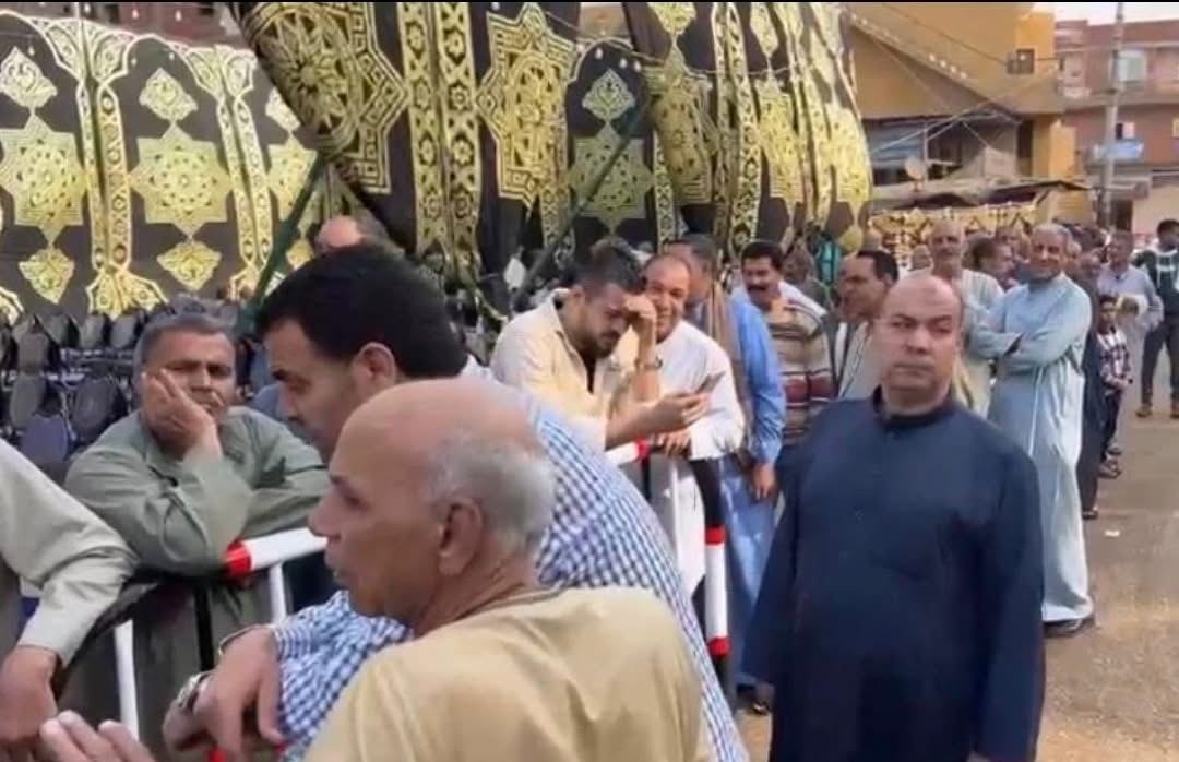 توافد الناخبين على لجان التصويت بمركز قلين بكفر الشيخ