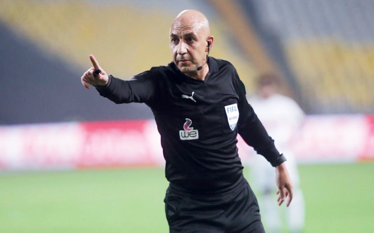 أبو ريدة يعرض على محمد عادل الإنضمام للجنة الحكام (خاص)