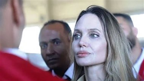 انجلينا جولي تزور مستشفى العريش العام وتتفقد المصابين الفلسطينيين من غزة