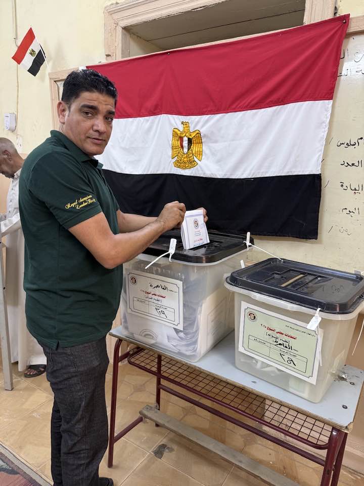 إبراهيم نور الدين يدلي بصوته في الانتخابات.. ويوجه رسالة مهمة