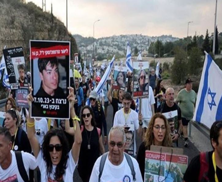 عائلات المحتجزين الإسرائيليين: نطالب الرئيس ترامب بممارسة الضغوط لإتمام المفاوضات بصفقة شاملة