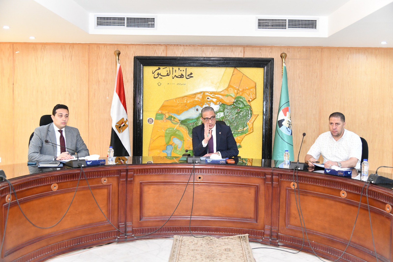 محافظ الفيوم يتابع معدلات الآداء بملفات التقنين والتصالح والرد على المتغيرات المكانية.. ويوجه بتسريع وتيرة العمل للانتهاء من هذه الملفات الحيوية‎