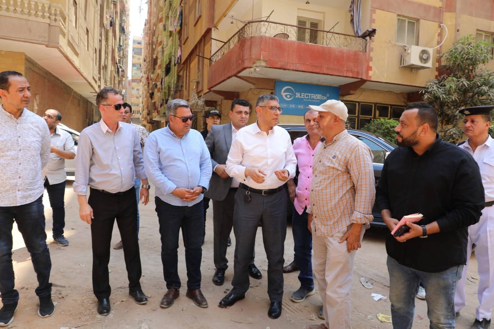 إزالة 6 أبراج مخالفة بشارع اللبيني.. ومحافظ الجيزة: لا تهاون في فرض الانضباط العمراني