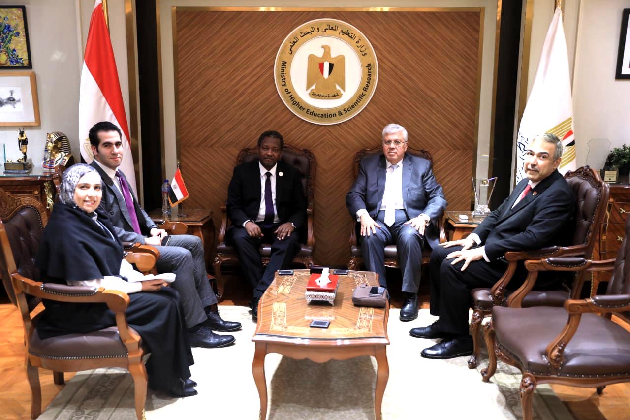 مصر مركز إقليمي للبحث والابتكار.. لقاء رفيع المستوى مع مفوض الاتحاد الإفريقي